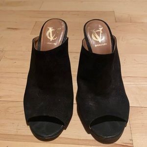 Vince Camuto Signature